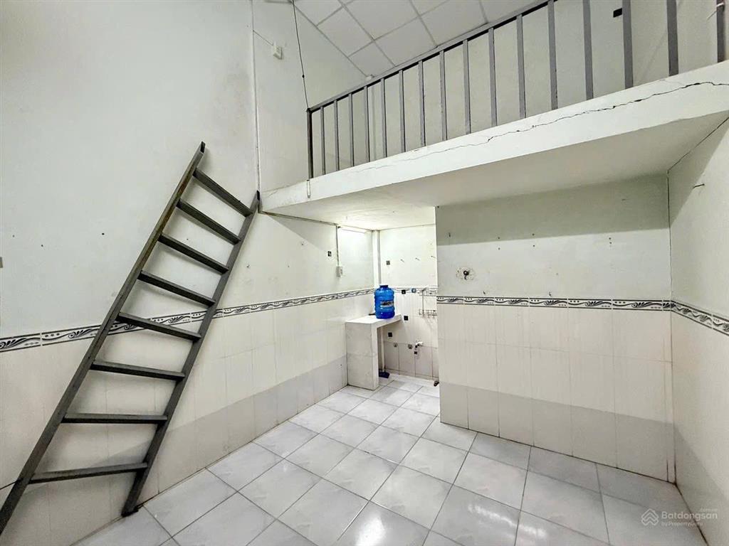 Bán dãy trọ 10 phòng ngay kcn bình chánh sổ hồng riêng giá 3tỷ800tr.đang cho thuê 15tr/tháng.