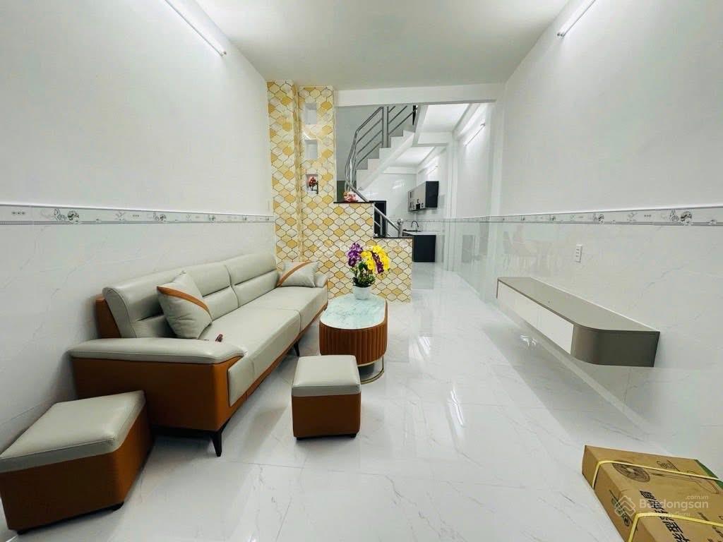 Bán nhà mới tphcm sổ hồng riêng sang tên ngay giá 1tỷ370 gần ql50 100m.tặng nội thất có sẵn