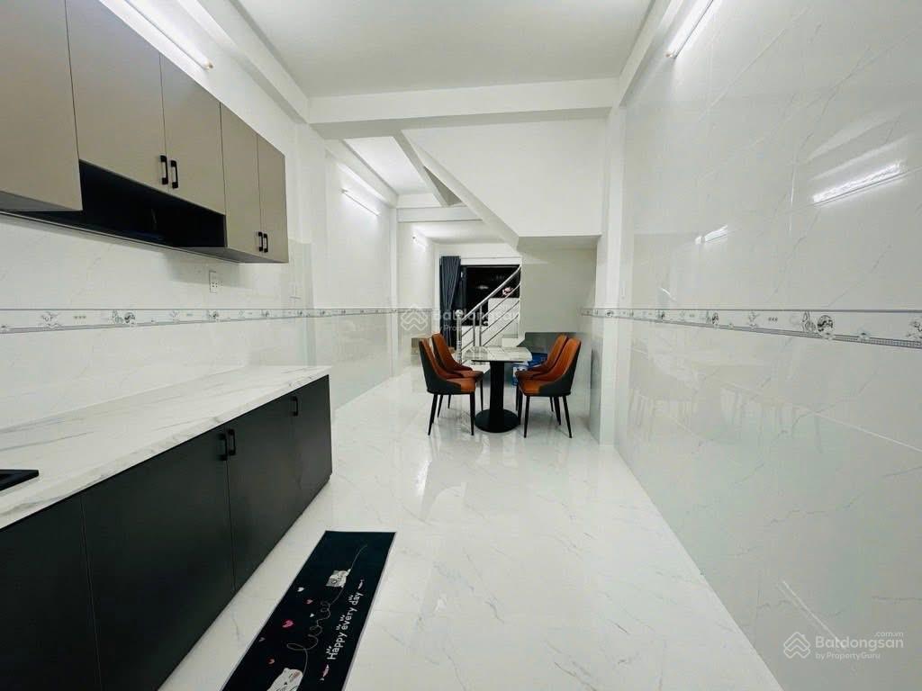 Bán nhà mới tphcm sổ hồng riêng sang tên ngay giá 1tỷ370 gần ql50 100m.tặng nội thất có sẵn