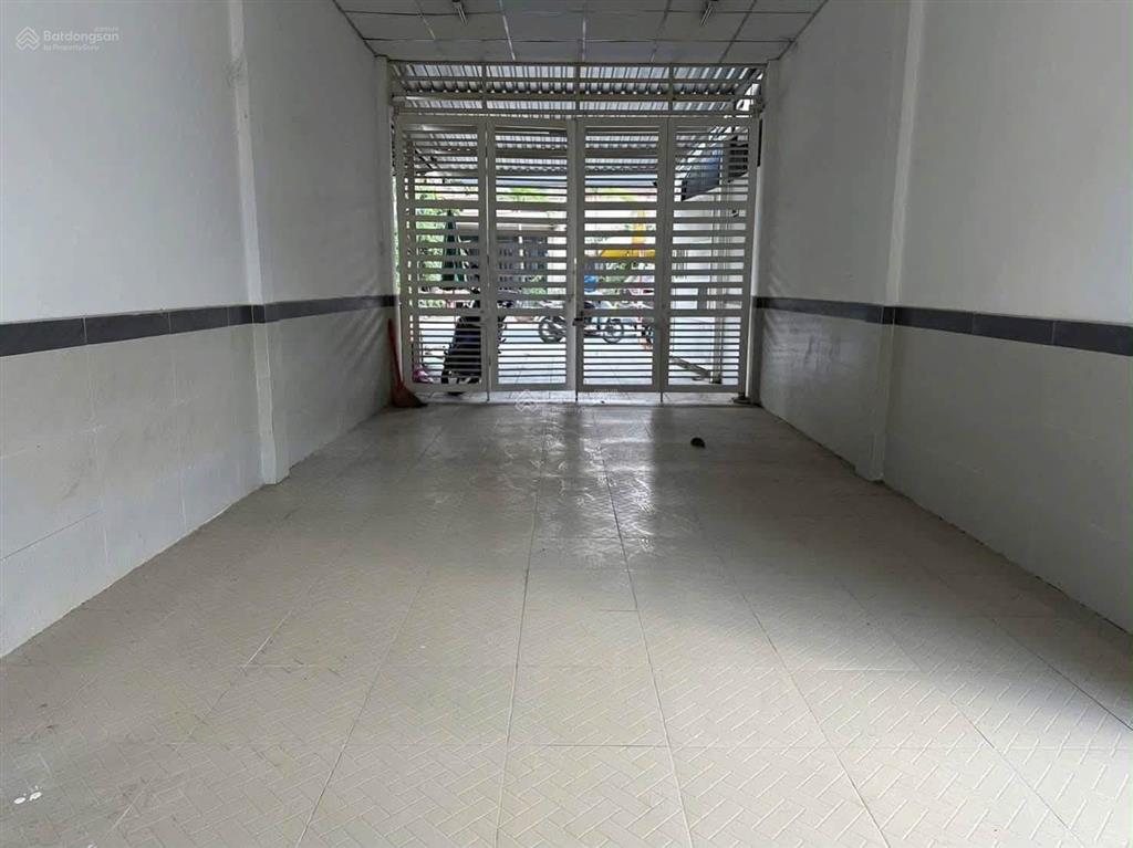 Bán nhà ngay chợ phong phú sổ hồng riêng giá 1tỷ2 không dính quy hoạch giải toả,đang cho thuê 12tr