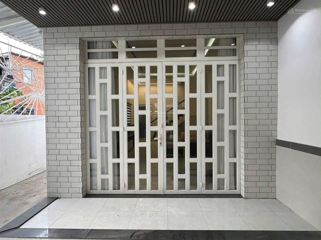 Bán nhà ngay chợ phong phú sổ hồng riêng giá 1tỷ2 không dính quy hoạch giải toả,đang cho thuê 12tr