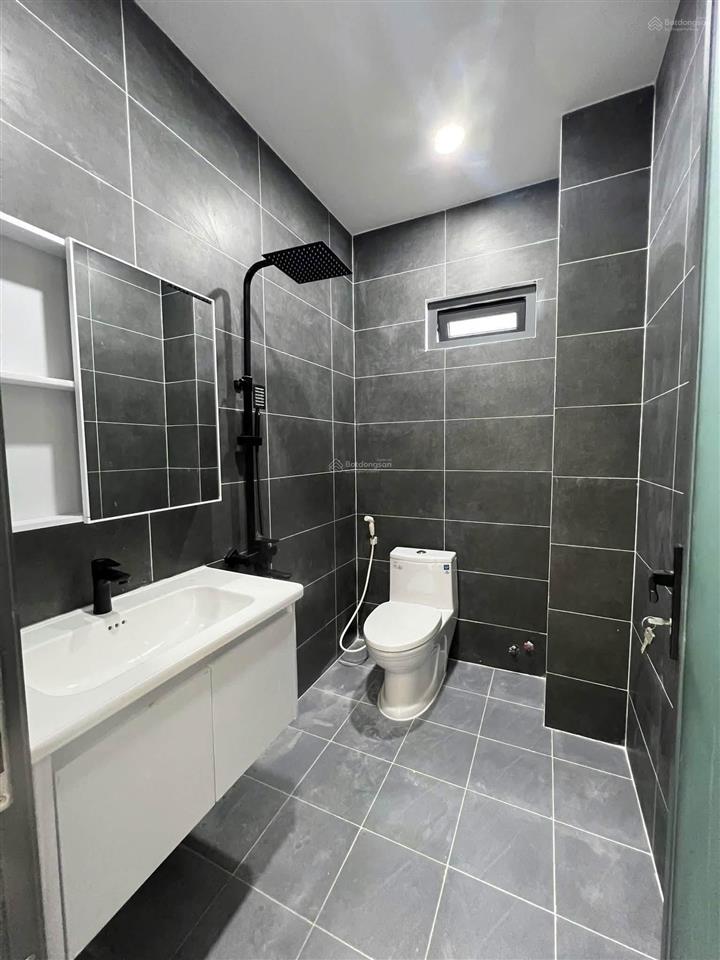 Bán nhà ngay bến xe quận 8 cách 10p đi xe, sổ hồng riêng giá 1tỷ600tr đang cho thuê 8tr/tháng.