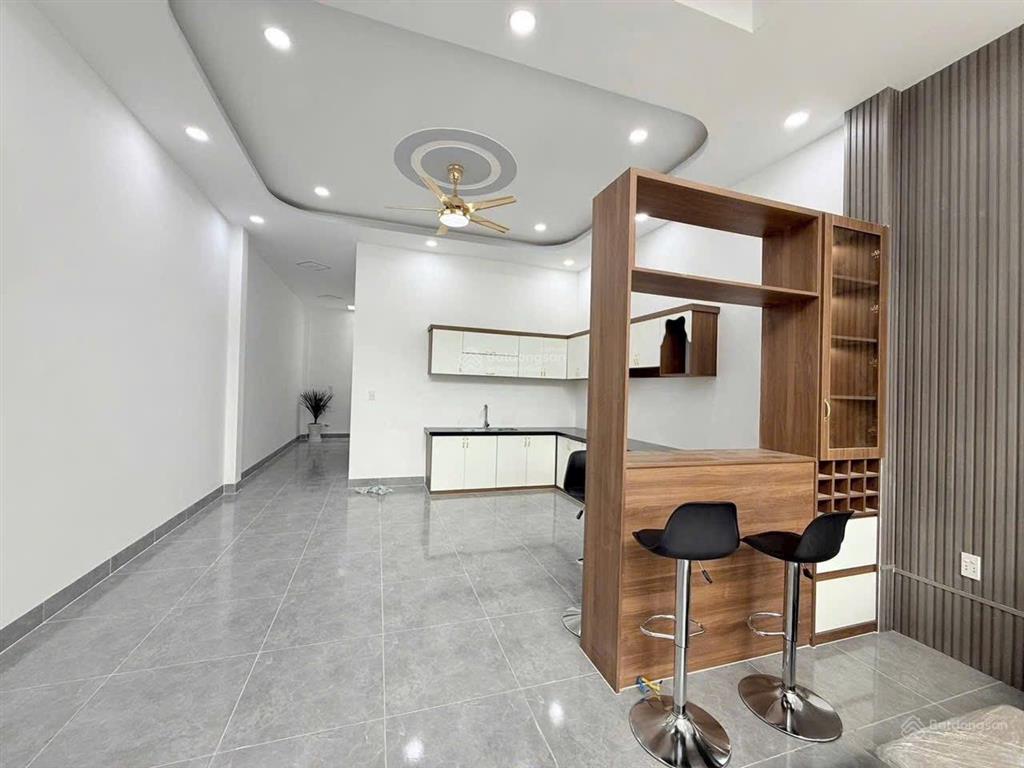 Bán nhà ngay sau chợ qui đức sổ hồng riêng giá 920tr cách kcn tân kim 10p, đang cho thuê 8tr/tháng.