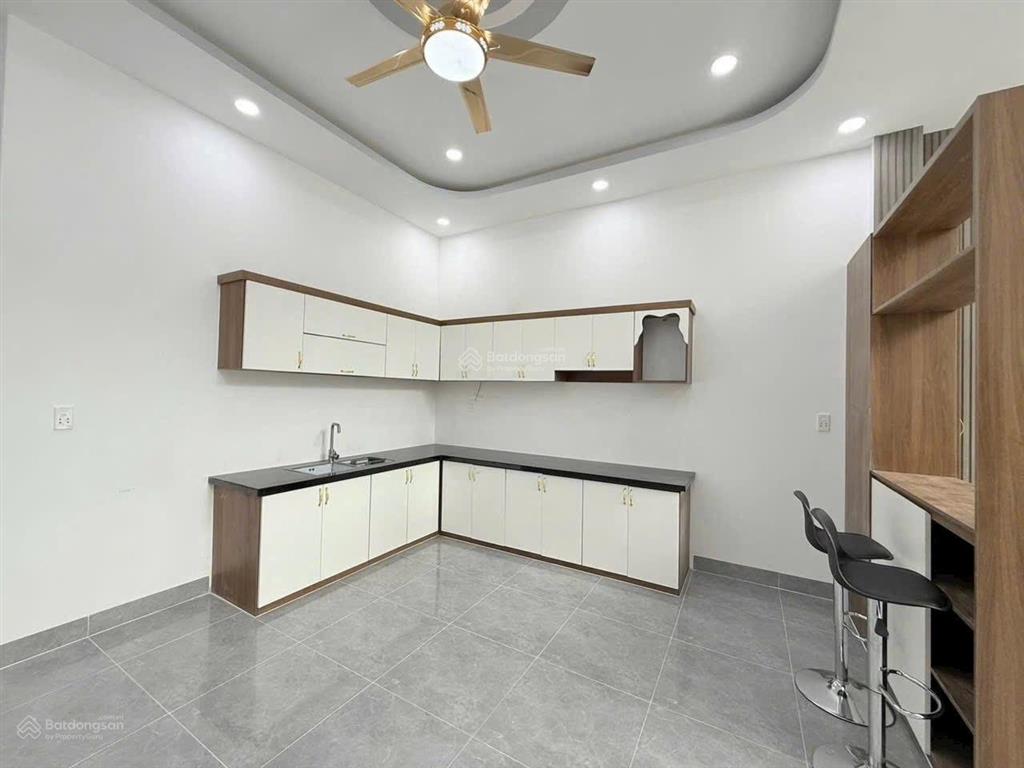 Bán nhà ngay sau chợ qui đức sổ hồng riêng giá 920tr cách kcn tân kim 10p, đang cho thuê 8tr/tháng.
