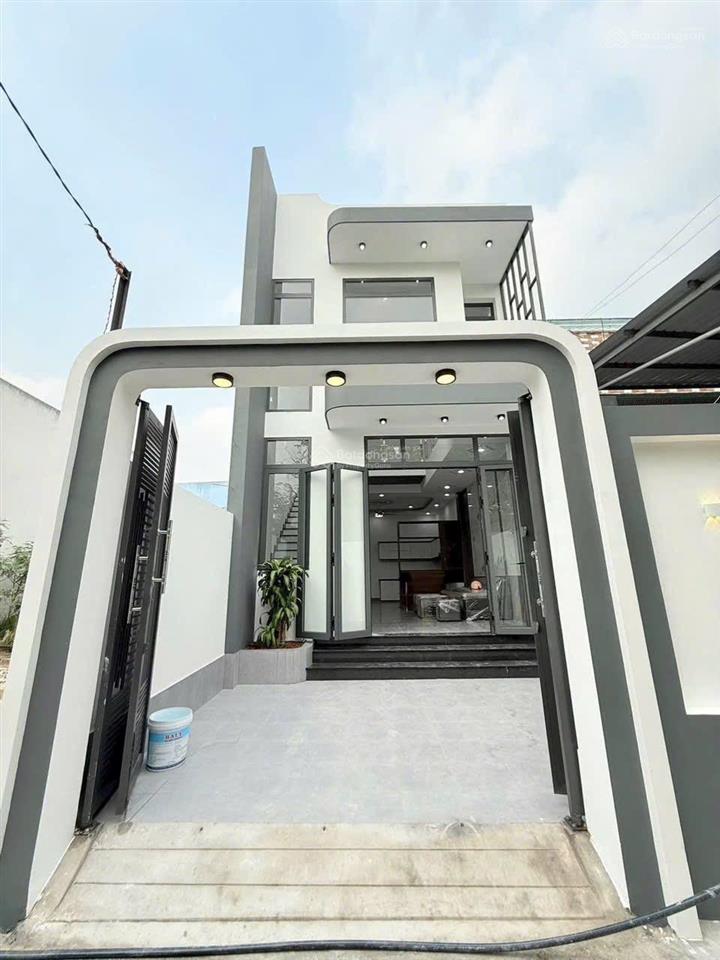 Bán nhà ngay sau chợ qui đức sổ hồng riêng giá 920tr cách kcn tân kim 10p, đang cho thuê 8tr/tháng.