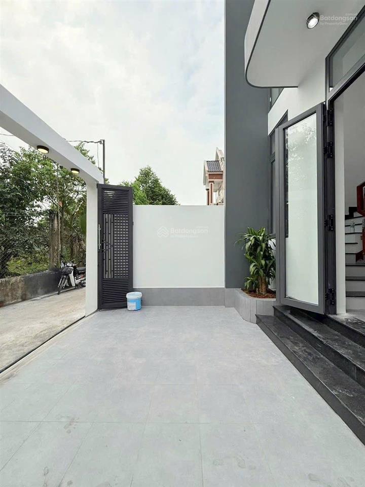 Bán nhà ngay sau chợ qui đức sổ hồng riêng giá 920tr cách kcn tân kim 10p, đang cho thuê 8tr/tháng.