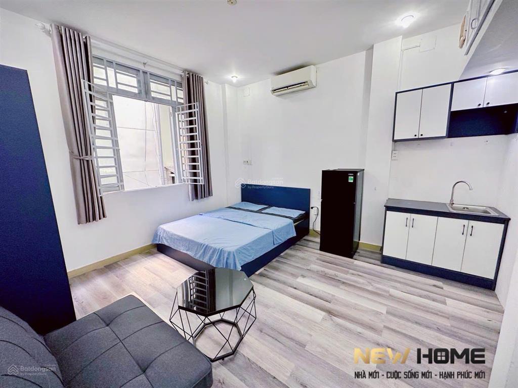 Căn hộ studio cửa sổ full nội thất  thang máy  bảo vệ 24/7 gần cầu kênh tẻ quận 4. sát bên quận 1