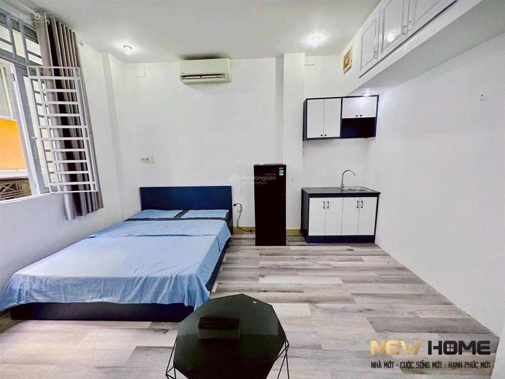 Căn hộ studio cửa sổ full nội thất  thang máy  bảo vệ 24/7 gần cầu kênh tẻ quận 4. sát bên quận 1