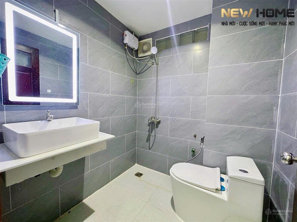 Căn hộ studio cửa sổ full nội thất  thang máy  bảo vệ 24/7 gần cầu kênh tẻ quận 4. sát bên quận 1