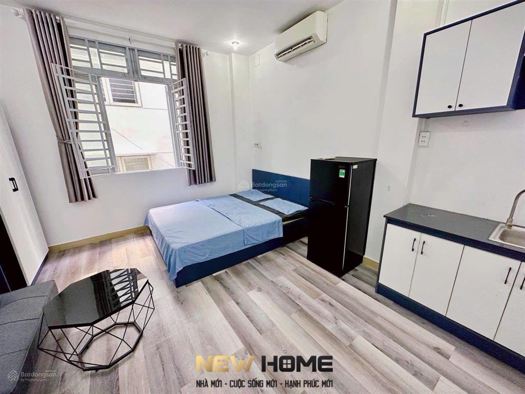 Căn hộ studio cửa sổ full nội thất  thang máy  bảo vệ 24/7 gần cầu kênh tẻ quận 4. sát bên quận 1