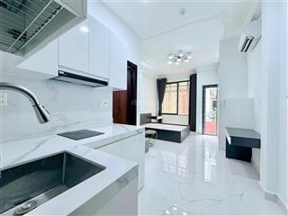 Căn hộ ban công full nội thất, thang máy, an ninh  sát bên bến bạch đằng q1, cạnh đại học luật q4