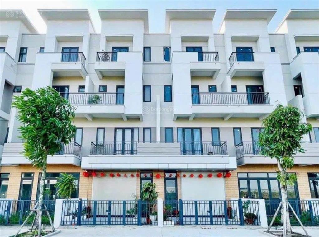 Bán căn shophouse 90m2, kinh doanh tốt.