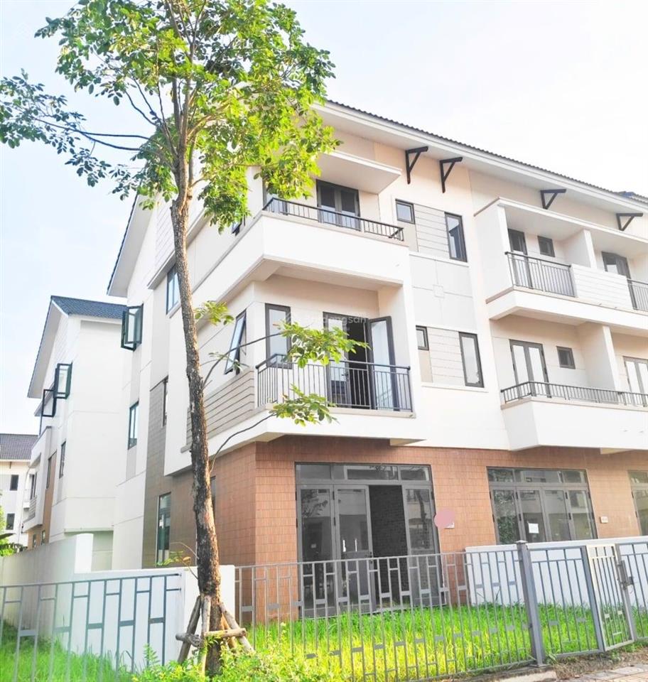 Bán shophouse 170m2 hướng nam xây 3 tầng  giá cực tốt chỉ 11 tỷ, kinh doanh đỉnh.
