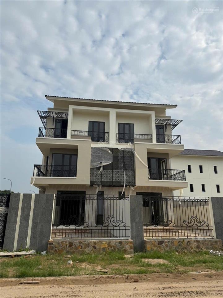Bán gấp biệt thự song lập 180m2