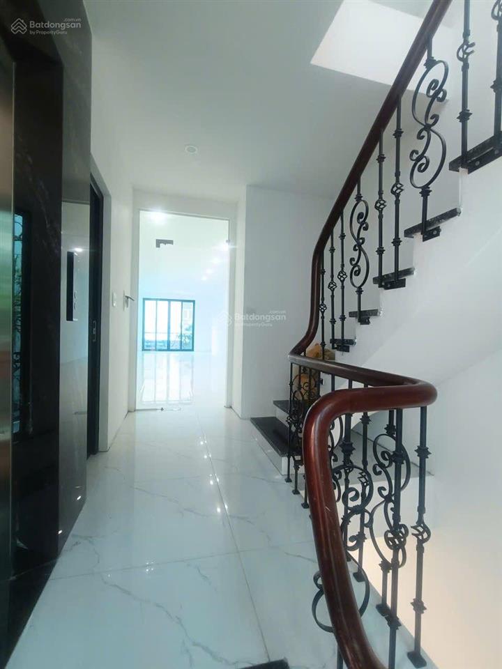 Giá rẻ 5 tầng thông sàn thang máy 100m2/ sàn
