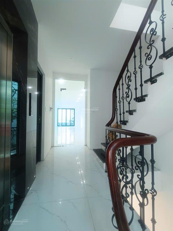 Giá rẻ 5 tầng thông sàn thang máy 100m2/ sàn