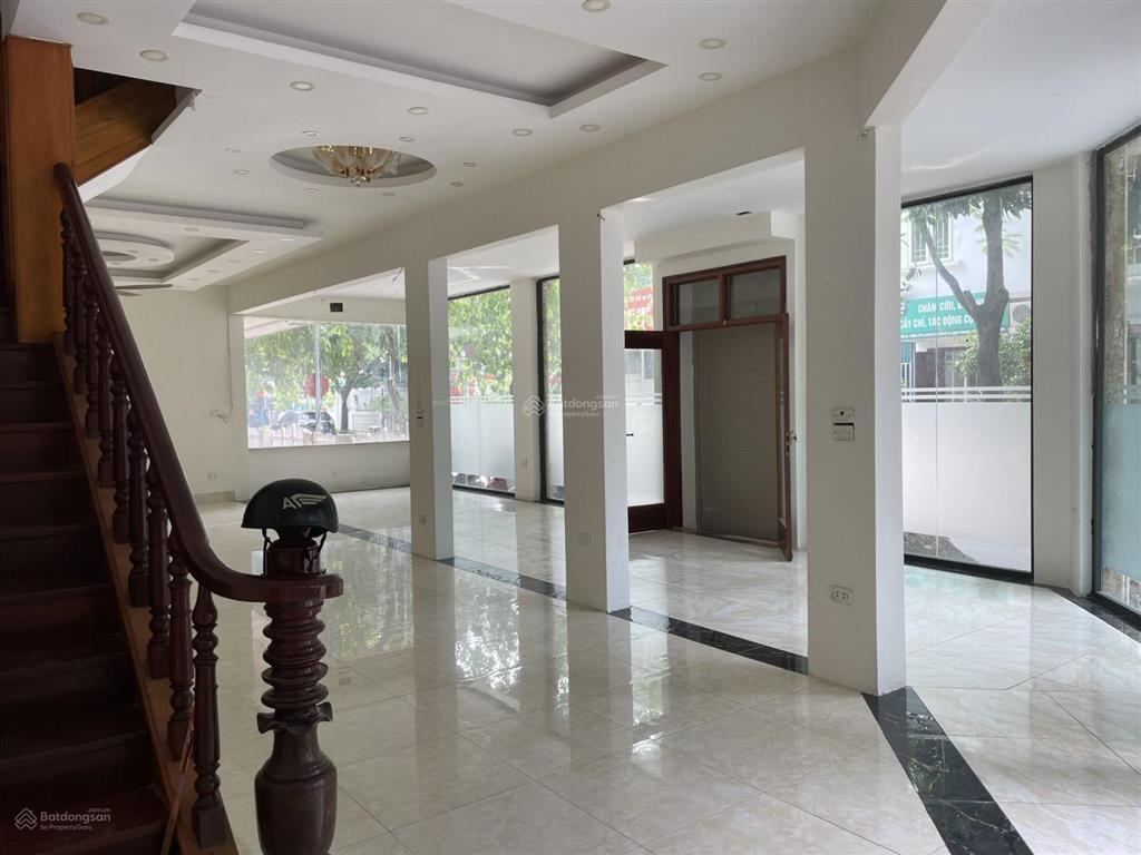 Nhà lô góc mặt tiền rộng phù hợp kinh doanh