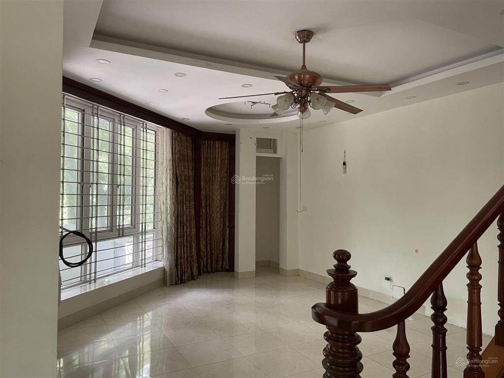 Nhà lô góc mặt tiền rộng phù hợp kinh doanh