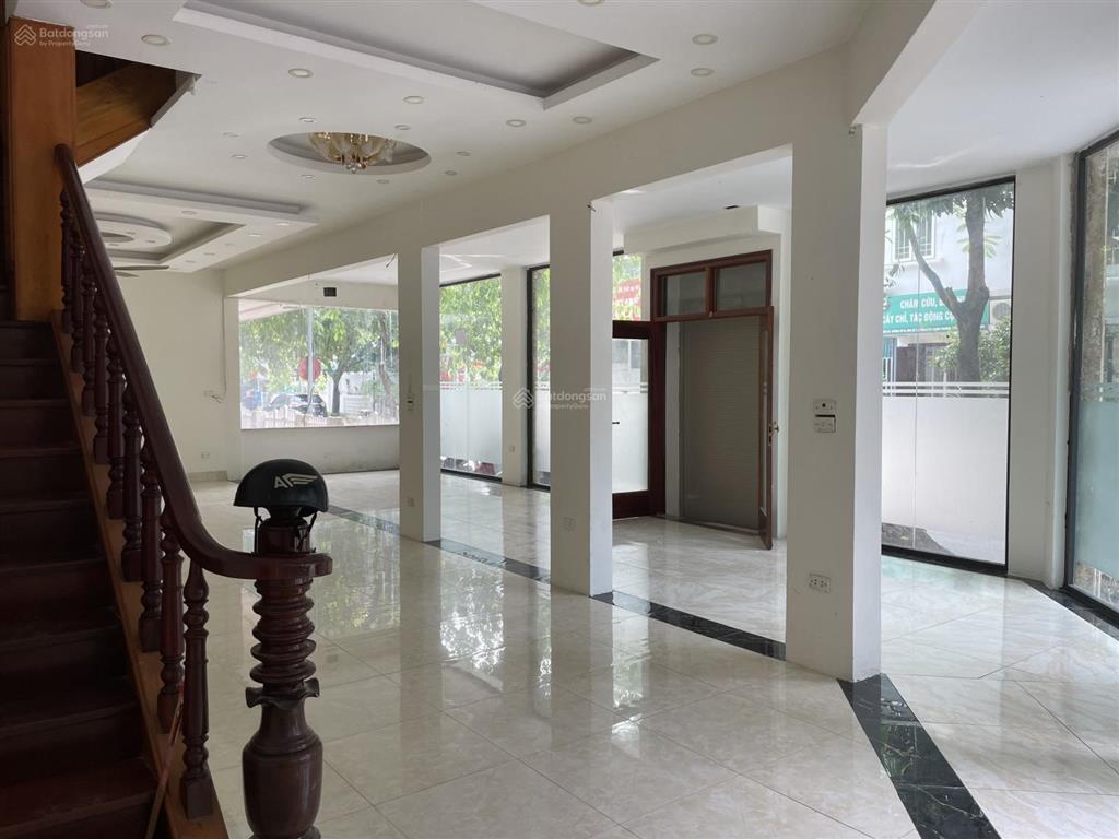 Nhà lô góc mặt tiền rộng phù hợp kinh doanh