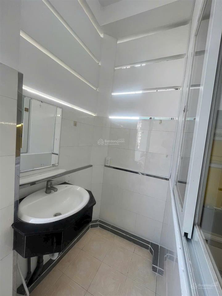 Gia đình em cần bán căn hộ lý thường kiệt q11  49m2  2pn  3.2 tỷ( gặp chủ tl)