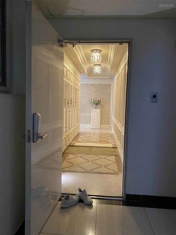 Chính chủ gửi bán căn hộ cantavil hoàn cầu 135m2 (3pn 3wc) tầng cao giá 10 tỷ