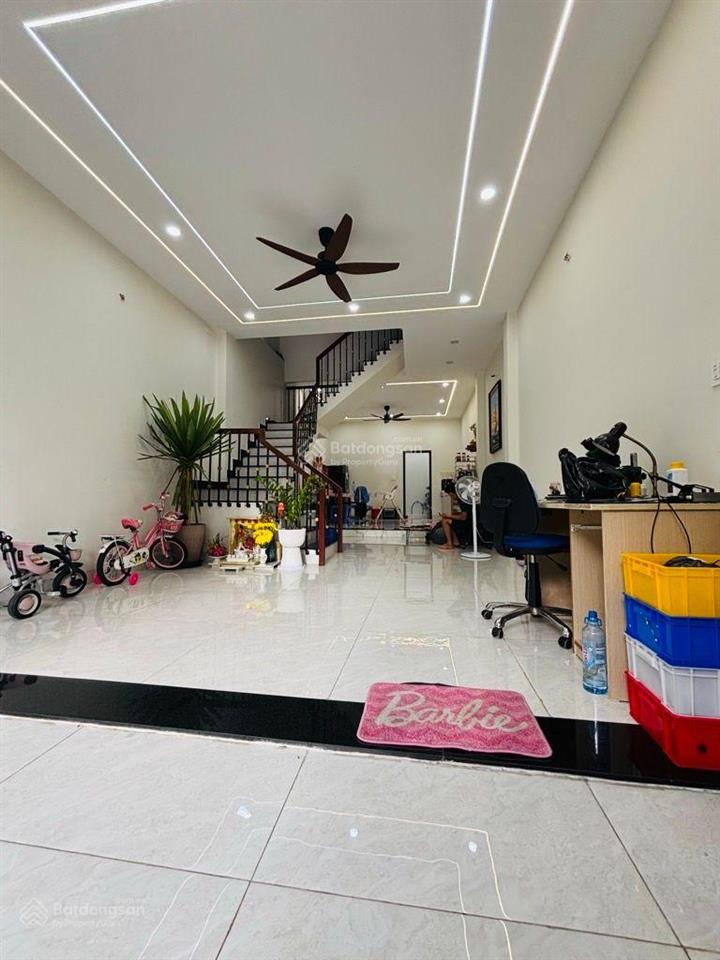 Bán nhà mới xây kdc phạm thế hiển p7 q8 dt 4,5 x 15m trệt lầu sân thượng trước sau