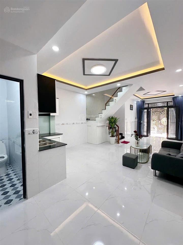 Giá 4 tỷ 450 tr  hương lộ 2  4 x 10m  2 tầng đúc hxh đỗ cửa đường chiến lược sổ hồng riêng