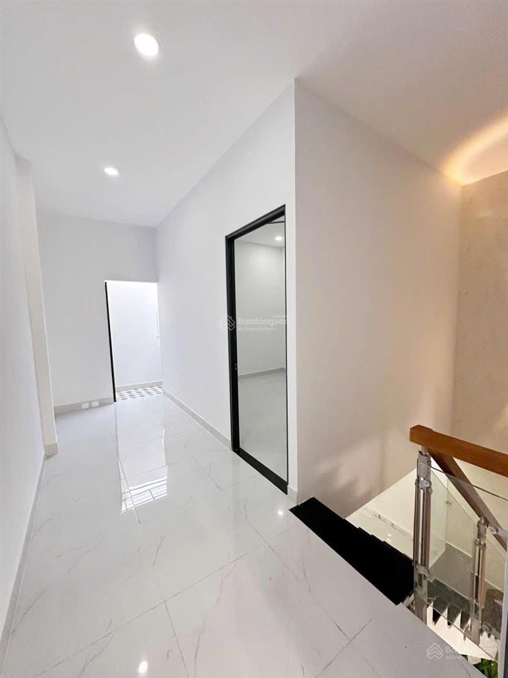 Giá 4 tỷ 450 tr  hương lộ 2  4 x 10m  2 tầng đúc hxh đỗ cửa đường chiến lược sổ hồng riêng