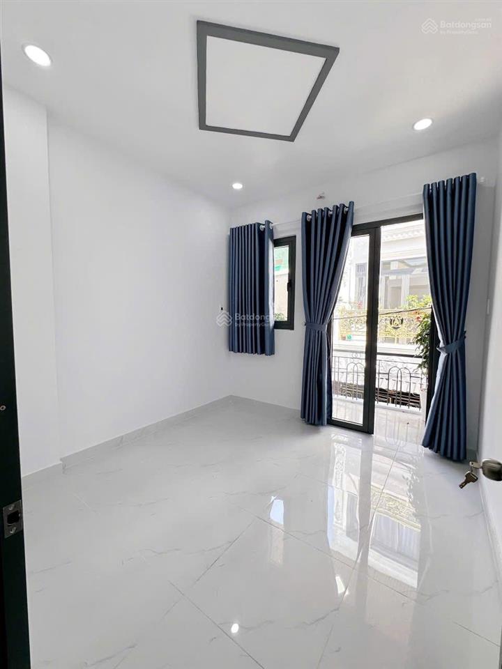 Giá 4 tỷ 450 tr  hương lộ 2  4 x 10m  2 tầng đúc hxh đỗ cửa đường chiến lược sổ hồng riêng
