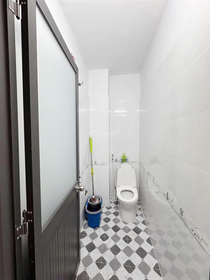 Giá 4 tỷ 450 tr  hương lộ 2  4 x 10m  2 tầng đúc hxh đỗ cửa đường chiến lược sổ hồng riêng