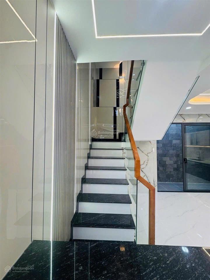 Nhà mới 5 tầng  56m2 ( 5.6 x 10)  5pn  đường nhựa 6m  chỉ 6.8 tỷ nhà full nội thất, sổ riêng