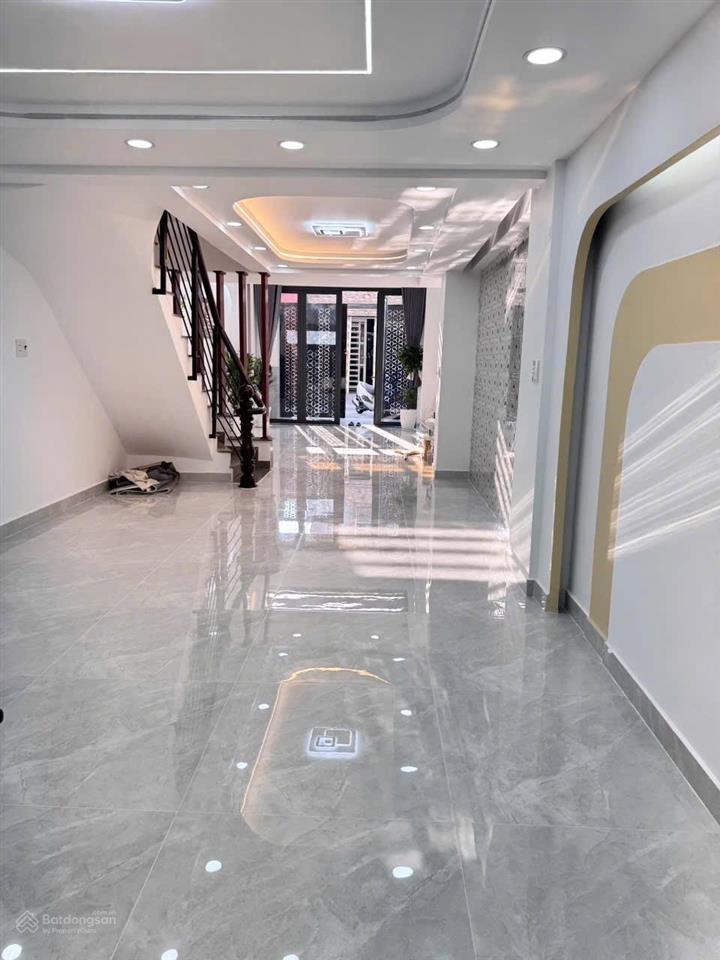 72m2 (4 x 18m)  4 tầng  đường 8m  chiến lược  giá chỉ 6,850 tỷ tl gần các tiện ích