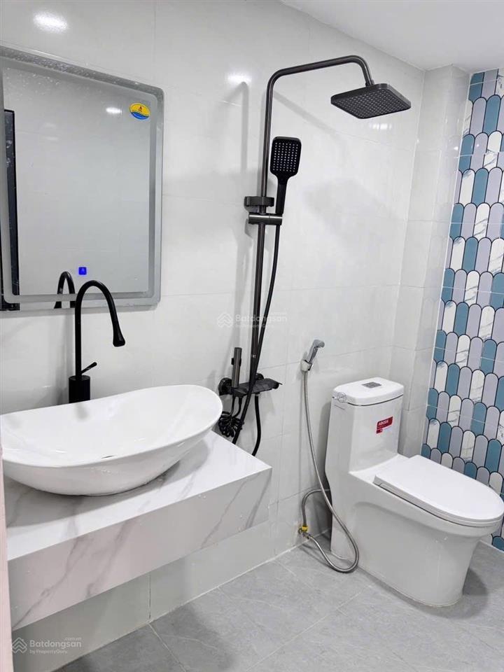 72m2 (4 x 18m)  4 tầng  đường 8m  chiến lược  giá chỉ 6,850 tỷ tl gần các tiện ích