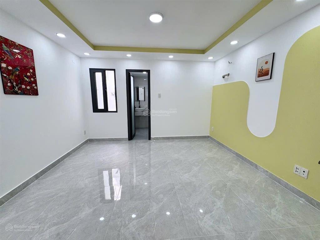 72m2 (4 x 18m)  4 tầng  đường 8m  chiến lược  giá chỉ 6,850 tỷ tl gần các tiện ích