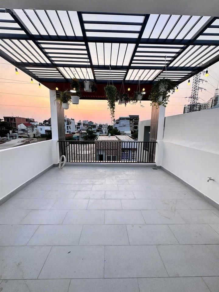 72m2 (4 x 18m)  4 tầng  đường 8m  chiến lược  giá chỉ 6,850 tỷ tl gần các tiện ích