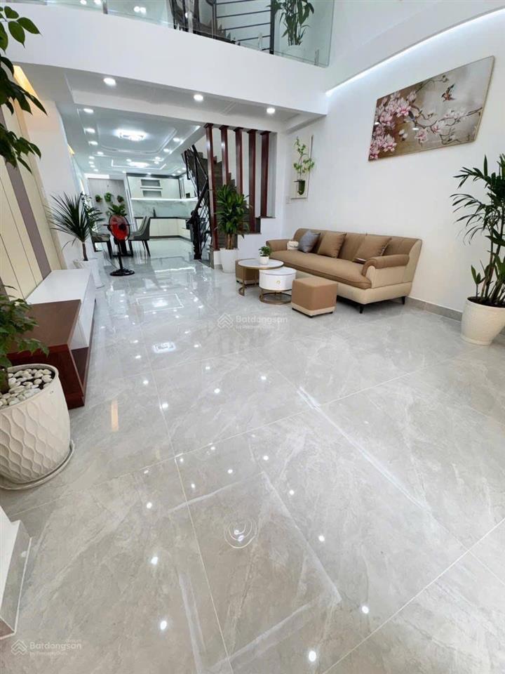 72m2 (4 x 18m)  4 tầng  đường 8m  chiến lược  giá chỉ 6,850 tỷ tl gần các tiện ích