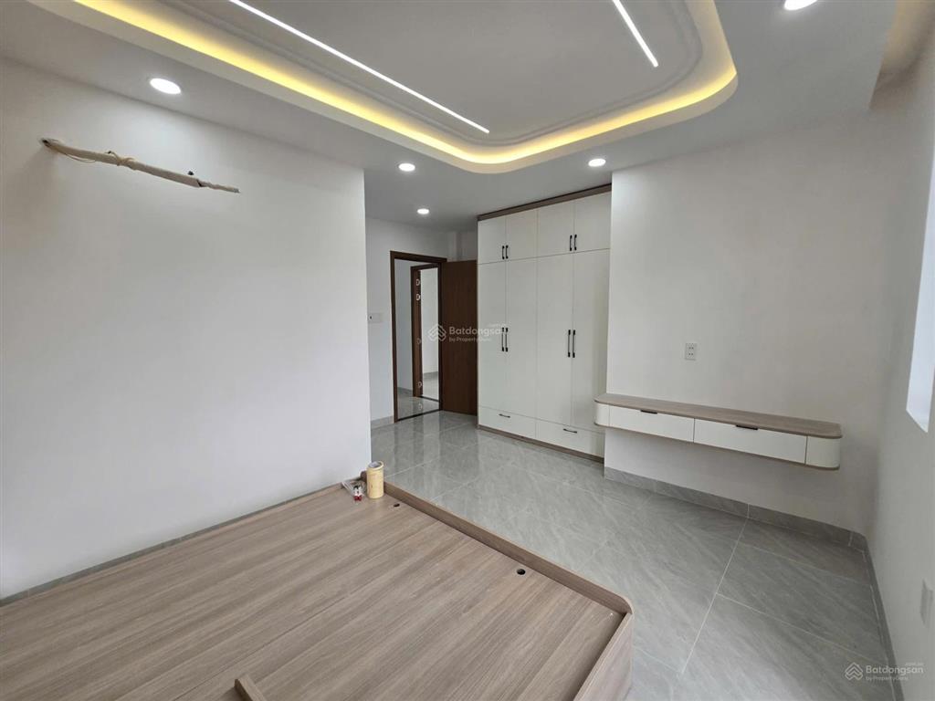 Thiết kế hiện đại full nội thất cao cấp dọn vào ở ngay. ngang gần 10m hiếm có ở bình tân 6,8 tỷ