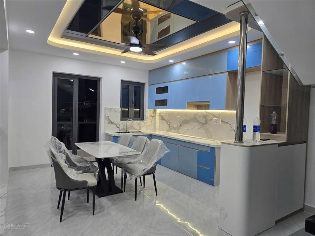 Thiết kế hiện đại full nội thất cao cấp dọn vào ở ngay. ngang gần 10m hiếm có ở bình tân 6,8 tỷ