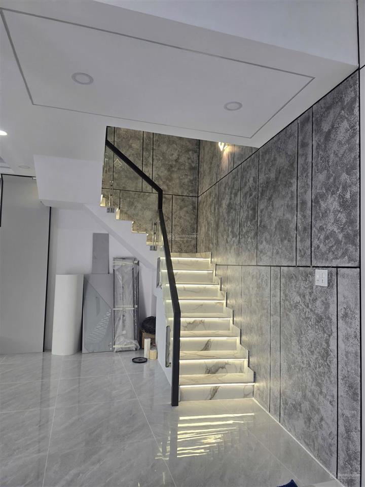 Thiết kế hiện đại full nội thất cao cấp dọn vào ở ngay. ngang gần 10m hiếm có ở bình tân 6,8 tỷ