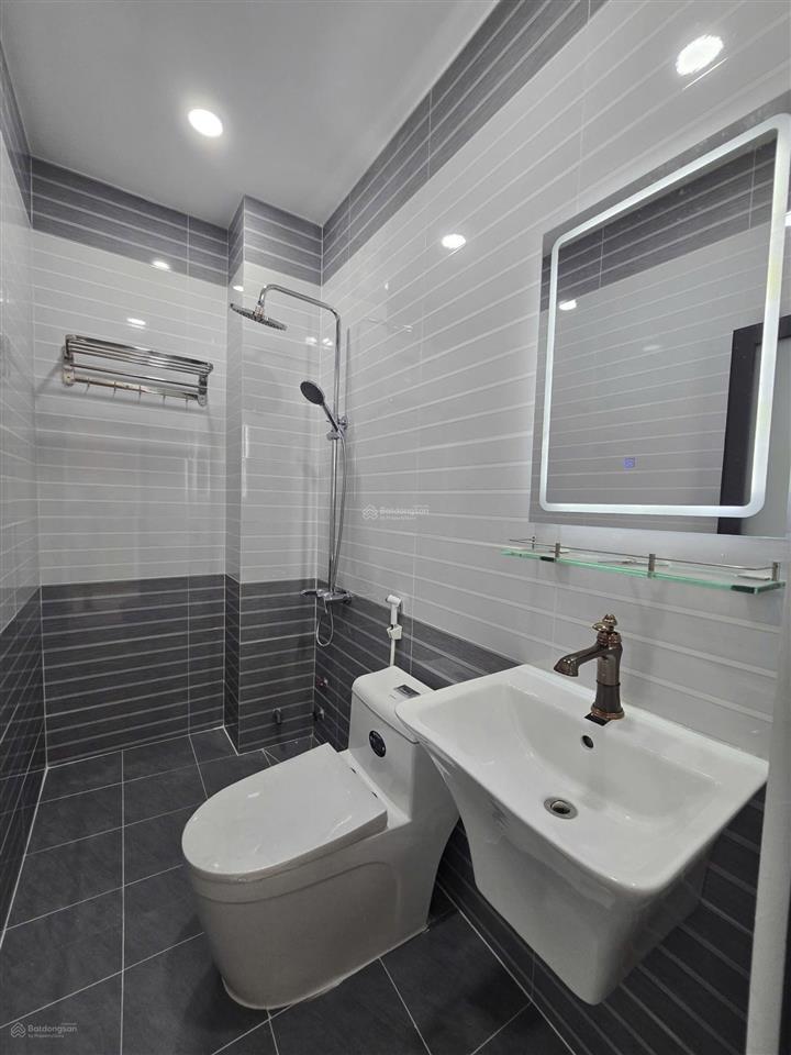 Thiết kế hiện đại full nội thất cao cấp dọn vào ở ngay. ngang gần 10m hiếm có ở bình tân 6,8 tỷ