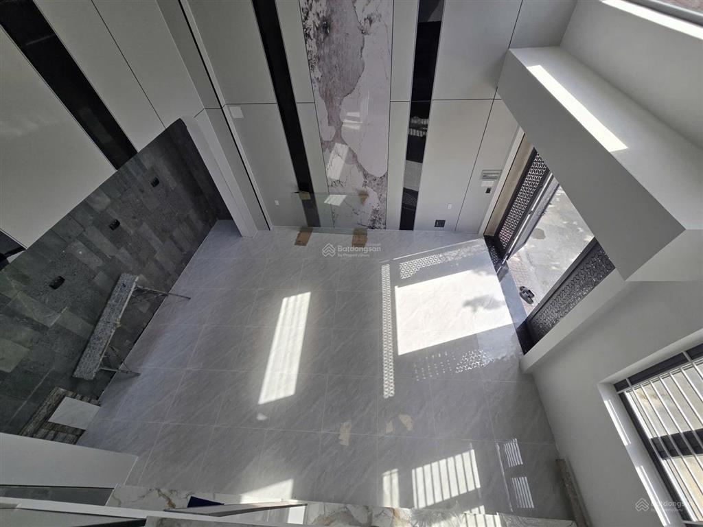 Thiết kế hiện đại full nội thất cao cấp dọn vào ở ngay. ngang gần 10m hiếm có ở bình tân 6,8 tỷ