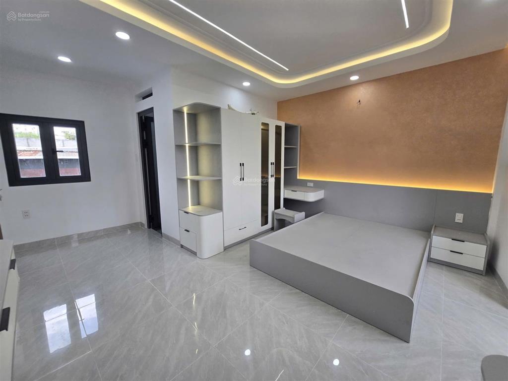 Thiết kế hiện đại full nội thất cao cấp dọn vào ở ngay. ngang gần 10m hiếm có ở bình tân 6,8 tỷ