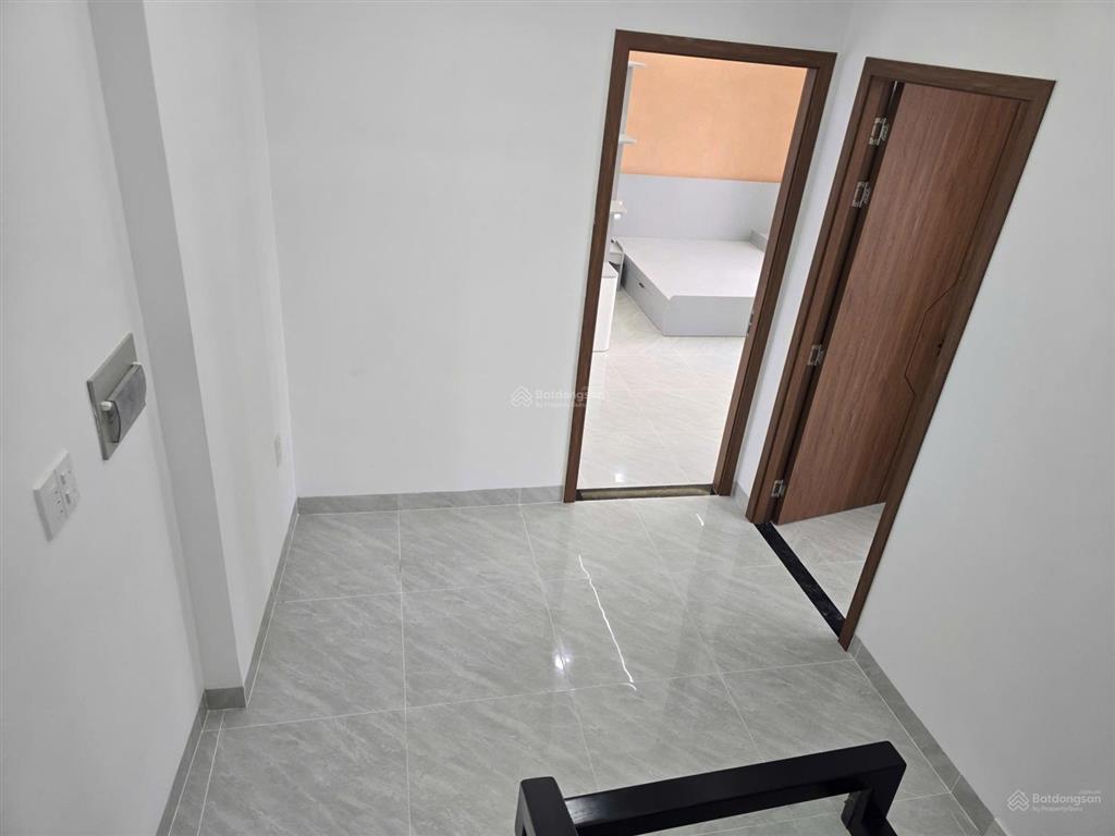 Thiết kế hiện đại full nội thất cao cấp dọn vào ở ngay. ngang gần 10m hiếm có ở bình tân 6,8 tỷ