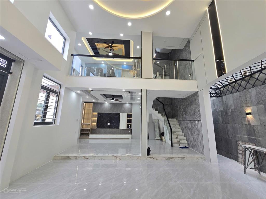 Thiết kế hiện đại full nội thất cao cấp dọn vào ở ngay. ngang gần 10m hiếm có ở bình tân 6,8 tỷ