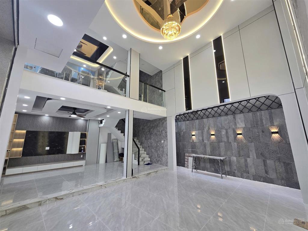 Thiết kế hiện đại full nội thất cao cấp dọn vào ở ngay. ngang gần 10m hiếm có ở bình tân 6,8 tỷ