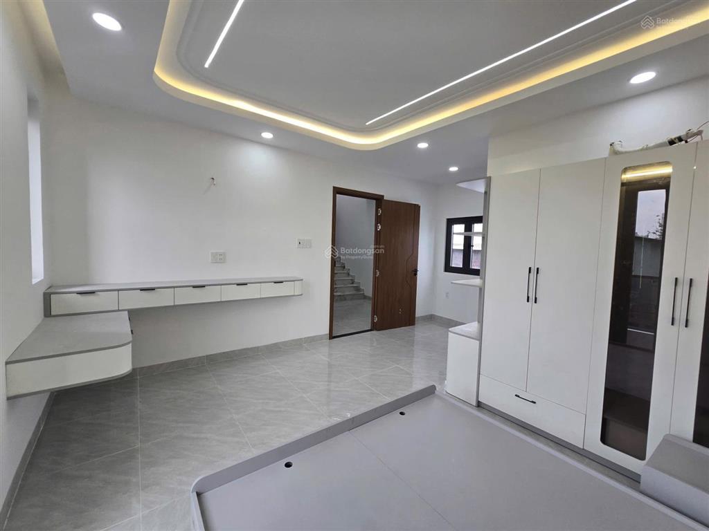 Thiết kế hiện đại full nội thất cao cấp dọn vào ở ngay. ngang gần 10m hiếm có ở bình tân 6,8 tỷ