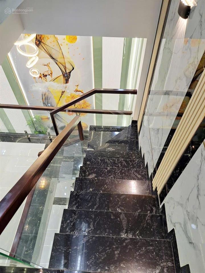 Siêu phẩm mã lò ngay bệnh viện bình tân  50m2, 5 tầng ngang 5m  chỉ 7,3 tỷ tl.