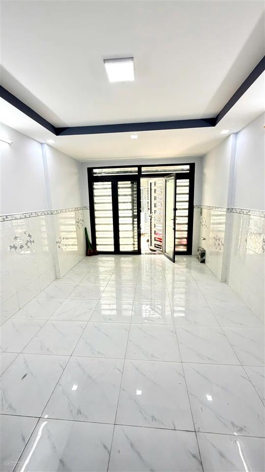 Chỉ 3.98 tỷ tl  sát ngã tư 4 xã  trục hương lộ 2  hẻm 4m thông  dt 4 x 11  2 tầng btct