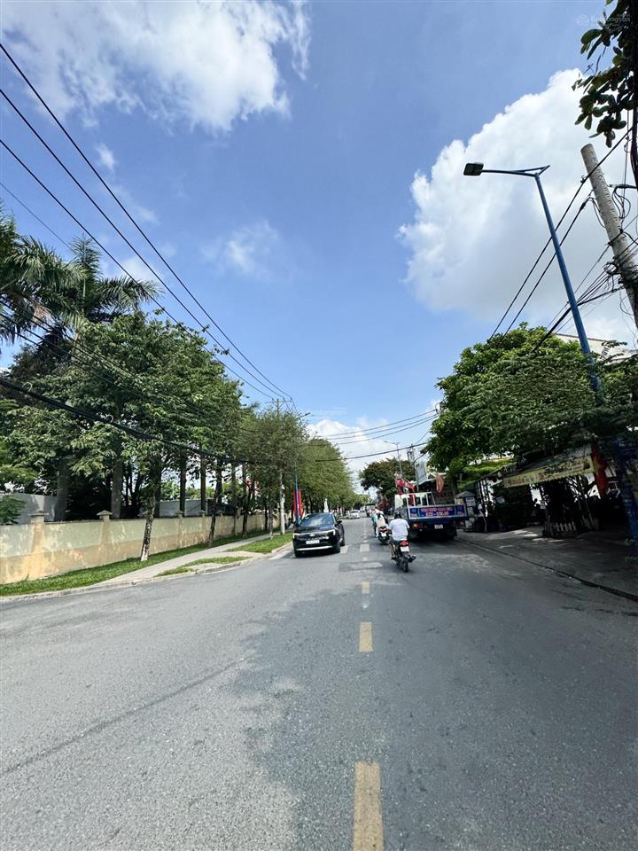 Có 6.5 tỷ  tại sao phải ở hẻm nhỏ? sang quận 12 ở nhà 3 lầu, đường 8m!