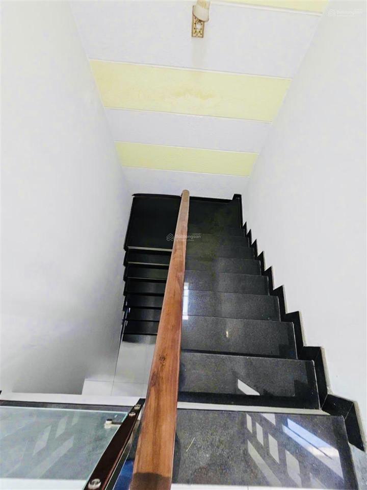 Có 6.5 tỷ  tại sao phải ở hẻm nhỏ? sang quận 12 ở nhà 3 lầu, đường 8m!